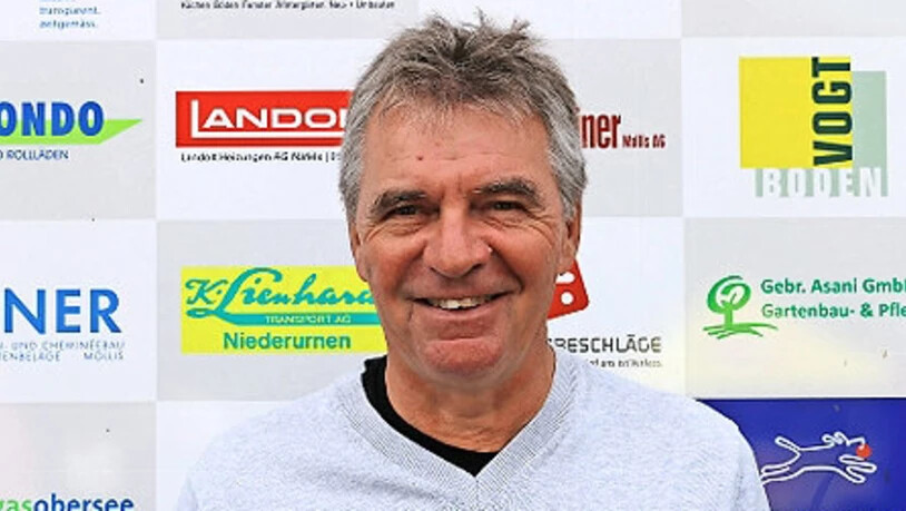 Packendes Spiel vor toller Kulisse: Vor zwei Jahren zwingt der FC Linth 04, hier mit Daniel Feldmann (vorne), den grossen FC St. Gallen vor 3500 Zuschauern in Näfels beinahe in die Knie. Bild Gian Ehrenzeller/Keystone