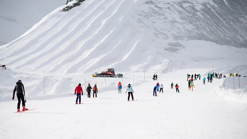 Hier im Skigebiet Saas-Fee Allalin hat am Samstagmittag eine Lawine vier Personen erfasst. Alle blieben unverletzt. (Symbolbild)