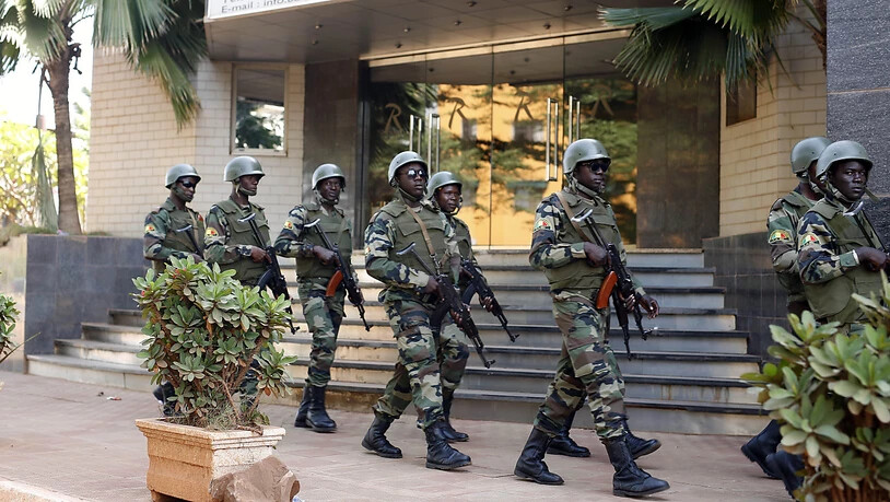 Malische Soldaten auf Patrouille in der Hauptstadt Bamako. (Archivbild)