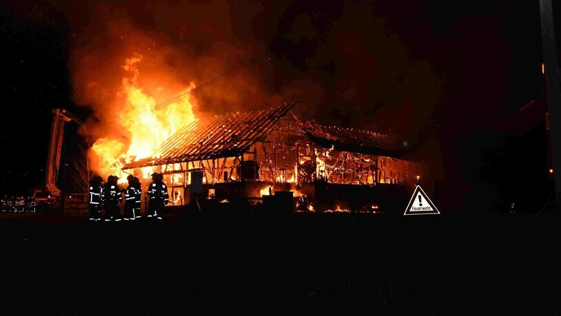 In Mels sind am vergangenen Samstag zwei Wohnhäuser und ein Stall abgebrannt.