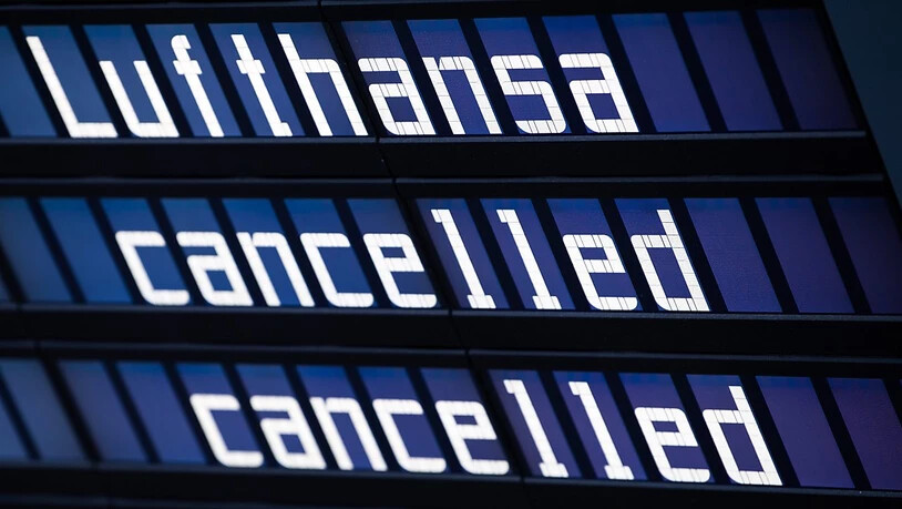 Der für morgen geplante Streik der Flugbegleiter bei der Lufthansa kann stattfinden. Das Arbeitsgericht Frankfurt hat einen Eilantrag des Unternehmens gegen den Arbeitskampf der Gewerkschaft Ufo abgelehnt. (Archiv)