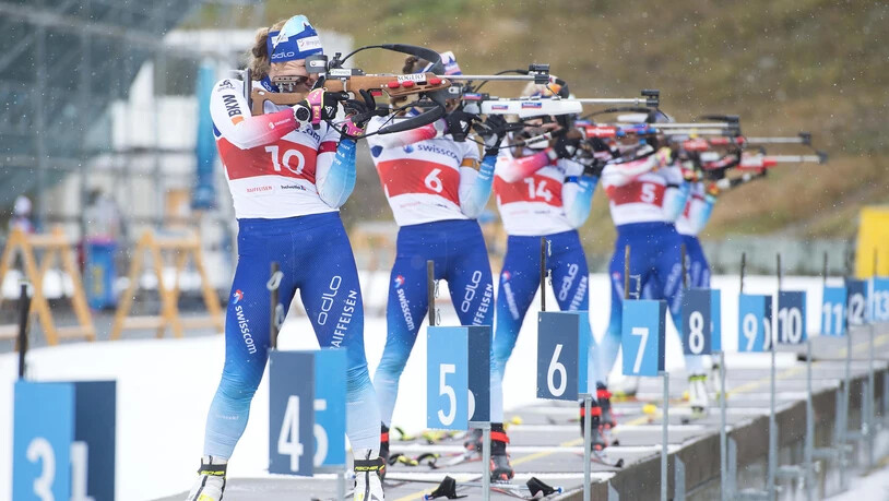Bündner Biathletinnen trainieren in der Biathlon Arena in Lantsch/Lenz.
