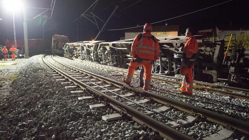 Beim Bahnhof Bonaduz ist ein Güterzug entgleist.