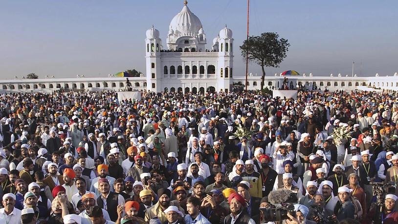 Tausende Sikh-Pilger aus Indien konnten erstmals seit Jahrzehnten in Pakistan den Schrein ihres Religionsgründers besuchen.