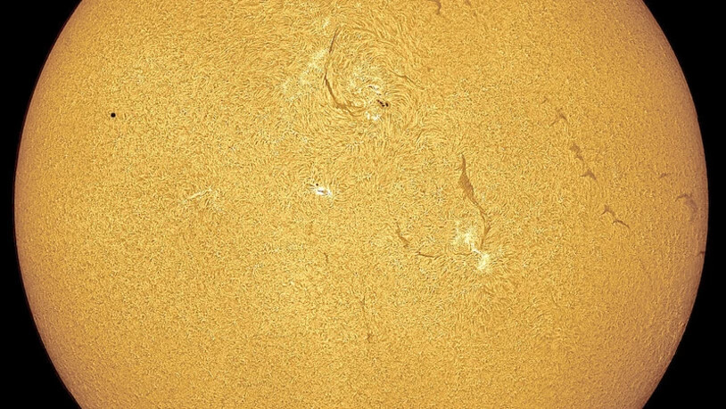 Hier ist er: Wenn Merkur vor der Sonne vorbeizieht, ist das von blossem Auge nicht zu sehen.
