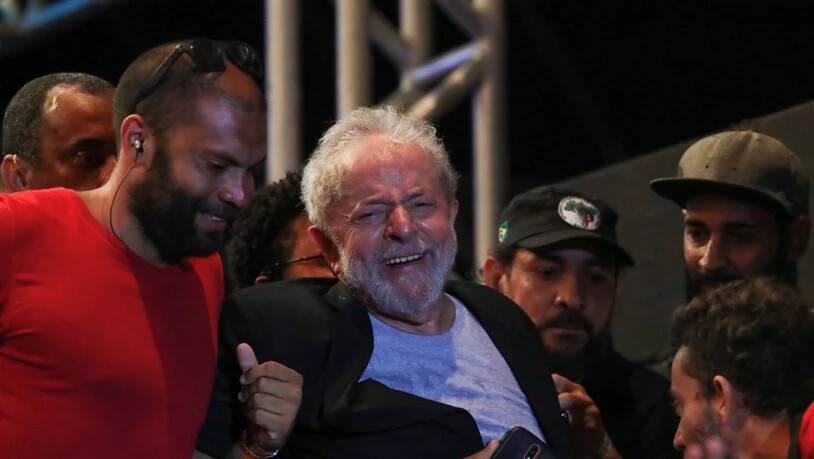 "Der Kampf ist noch nicht vorbei": Brasiliens früherer Präsident Luiz Inacio Lula da Silva bei einem Auftritt vor Anhängern in der Stadt Recife im Nordosten des Landes.