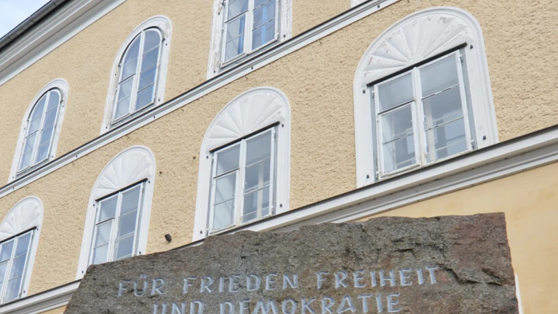 Das Geburtshaus von Adolf Hitler im österreichischen Braunau: künftig soll es von der Polizei genutzt werden und so der Erinnerung an den Nationalsozialismus entzogen werden. (Archivbild)