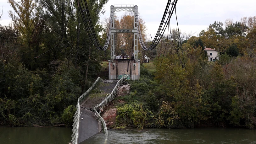 Beim Einsturz einer Brücke in Frankreich soll ein zu schwer beladener Lastwagen die Unglücksursache gewesen sein. (Archivbild)