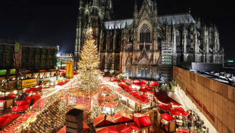 Der Kölner Weihnachtsmarkt auf dem Roncalliplatz vor dem Dom. (Archivbild)