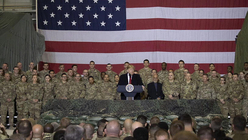 US-Präsident Donald Trump spricht am Donnerstag auf der grössten US-Militärbasis in Afghanistan in Bagram nördlich von Kabul zu US-Soldaten.