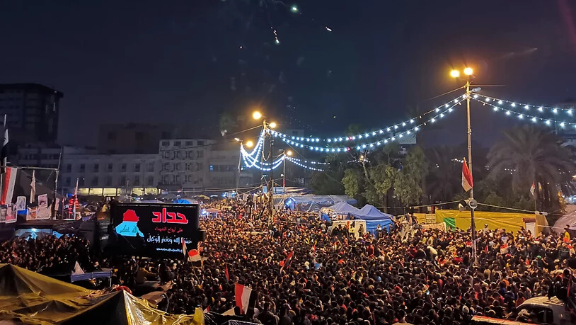 Die Rücktrittsankündigung von Premier Adel Abdel Mahdi wurde auf dem Tahrir-Platz in Bagdad mit Jubel und Feuerwerken begrüsst.