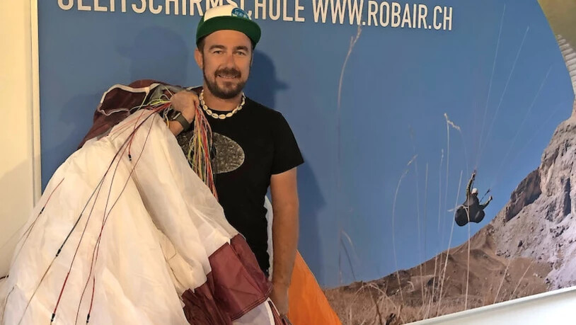 Das Material, aus dem Träume sind: Thomas Kühne hilft bei der Entwicklung von Flugschirmen mit.