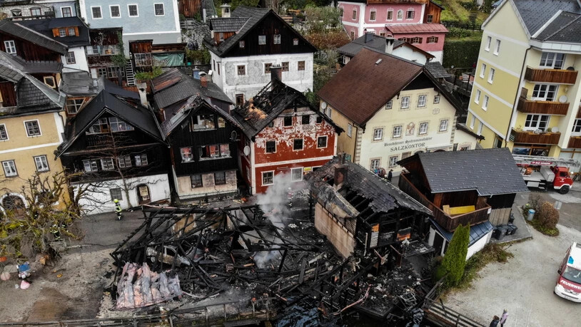 Ein Grossbrand hat den österreichischen Weltkulturerbe-Ort Hallstatt schwer in Mitleidenschaft gezogen.