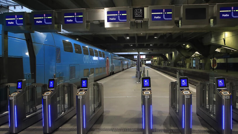 Auch in den U-Bahn-Stationen von Paris liess sich kaum jemand blicken.  (AP Photo/Michel Euler)