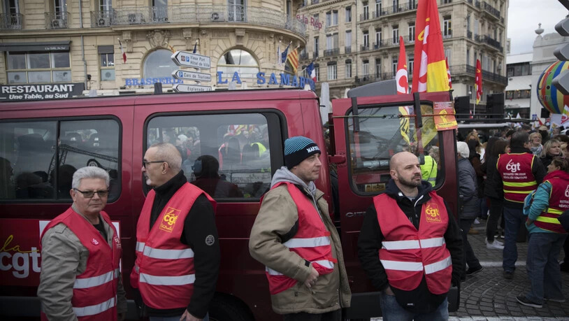 In den grossen Städten Frankreichs kam es zu Protestkundgebungen. AP Photo/Daniel Cole)