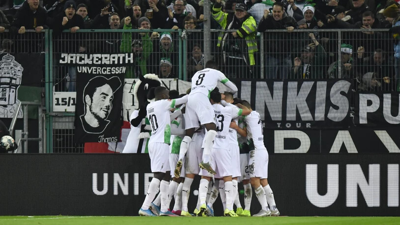 Grenzenloser Jubel bei Borussia Mönchengladbach nach dem späten Siegestor gegen Bayern München