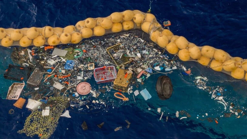 The Ocean Cleanup präsentiert sein Säuberungs-System 001/B, das im Great Pacific Garbage Patch Abfälle sammelt. (zVg)