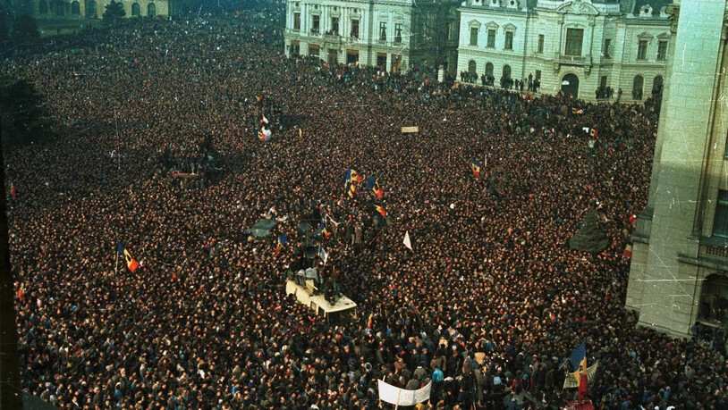 Hunderte marschierten am Sonntag in Rumänien mit Fackeln, um an die Revolution vor dreissig Jahren und den Sturz der Ceausescu-Diktatur zu erinnern. (Archivbild vom Dezember 1989)