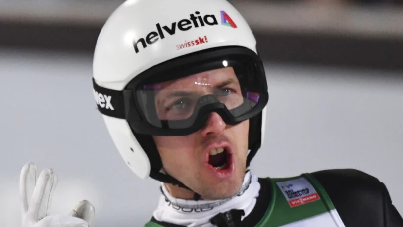 Simon Ammann zeigt sich von seinem ersten Sprung sehr erfreut