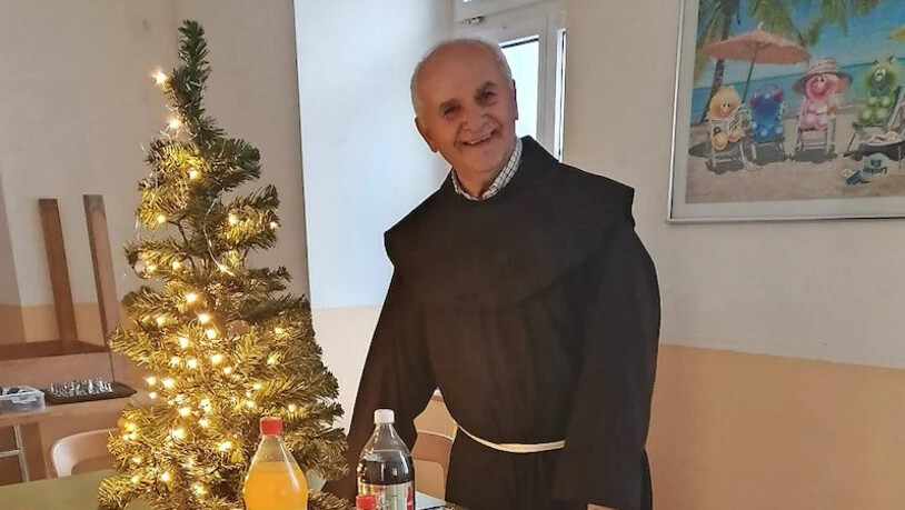 Pater Ljubo Leko aus Netstal feiert wie jedes Jahr mit den Gefängnisinsassen eine kleine Weihnachtsfeier.