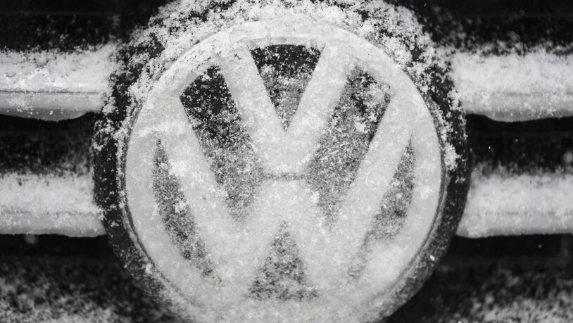 Weniger Autos mit dem VW-Logo verkauft: Das US-Geschäft des deutschen Autoherstellers brach zum Jahresende ein. (Archivbild)