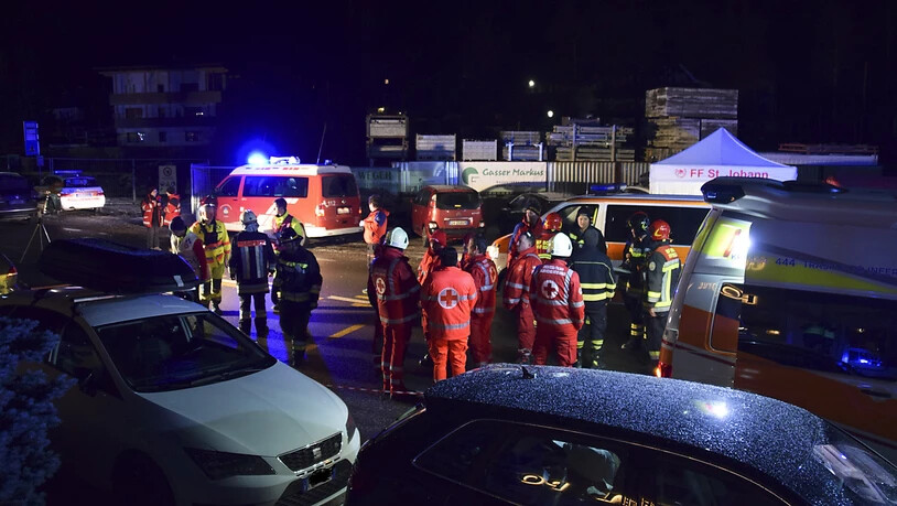 Im Südtirol ist ein Auto in eine Menschenmenge gerast. Sechs Menschen starben, weitere wurden verletzt.