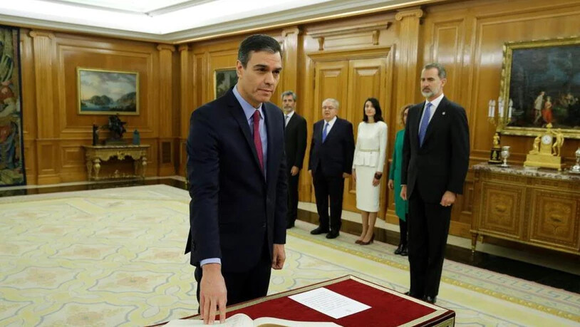 Pedro Sánchez legt vor König Felipe VI. seinen Eid als Regierungschef von Spanien ab.