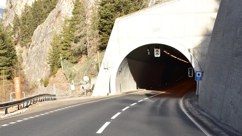 Beim Tunnel Crap Sés zwischen Savognin und Tiefencastel konnte die Kantonspolizei ein Diebespaar stoppen.