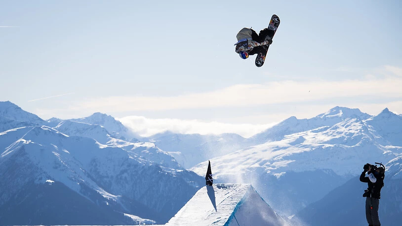 Sébastien Toutant zeigt seine spektakulären Tricks im Park in Laax