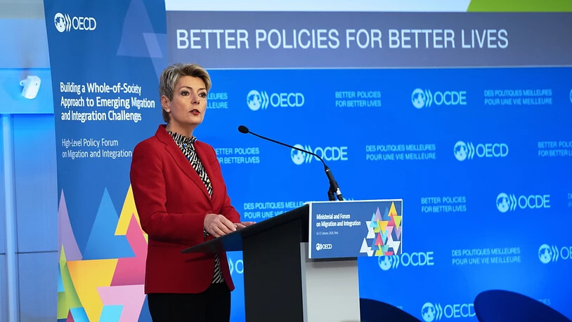Bundesrätin Karin Keller-Sutter spricht an der zweitägigen Ministerkonferenz der OECD in Paris zum Thema Migration und Integration.