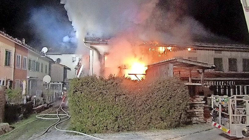Flammeninferno: Das Feuer hat sich rasend schnell ausgebreitet.