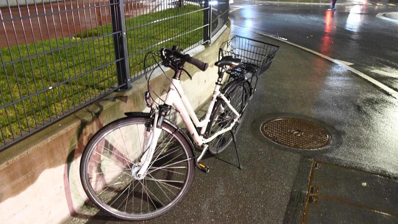 Ein weiterer Unfall mit einem Velo in einem Kreisel.