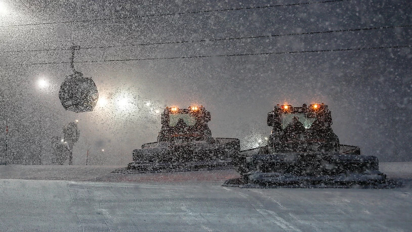 Anhaltender Schneefall in Sotschi bringt das Programm der Speedfahrerinnen durcheinander