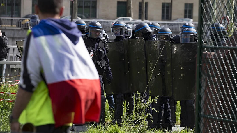 Erneut haben am Samstag "Gelbwesten" in Frankreich demonstriert. Sie fordern unter anderem bessere Anstellungsbedingungen und ein Ende der Polizeigewalt. (Archivbild)