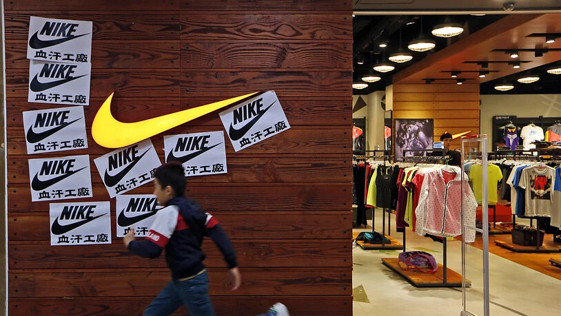 Aufgrund der Schliessung von Nike-Geschäften in Asien während der Ausbreitung des Coronavirus erwartet der Sportartikelhersteller einen rückläufigen Geschäftsgang. (Archivbild)