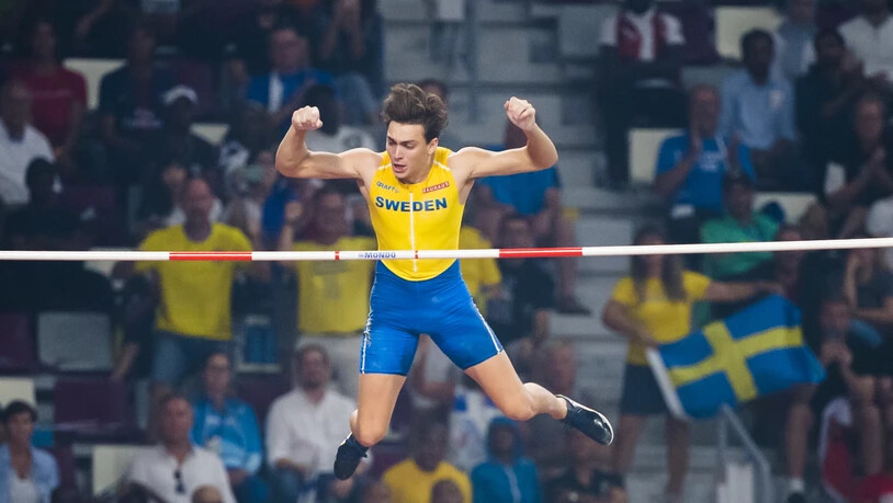 Armand Duplantis, im Bild an der WM in Doha, ist der neue Weltrekordhalter im Stabhochsprung