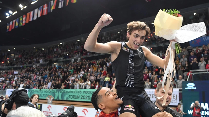 Armand Duplantis feiert seinen Weltrekord in Torun