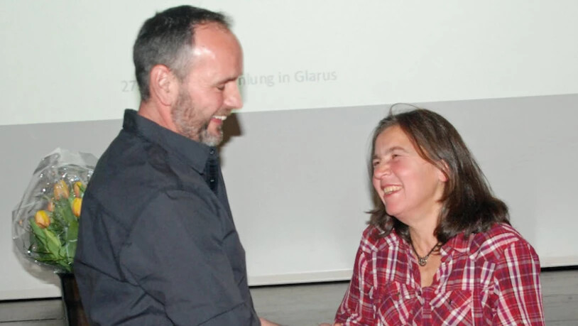 Beim Rücktritt geehrt: Vizepräsident Walter Schnyder würdigt die Verdienste des langjährigen Vorstandsmitglieds Barbara Sulze.