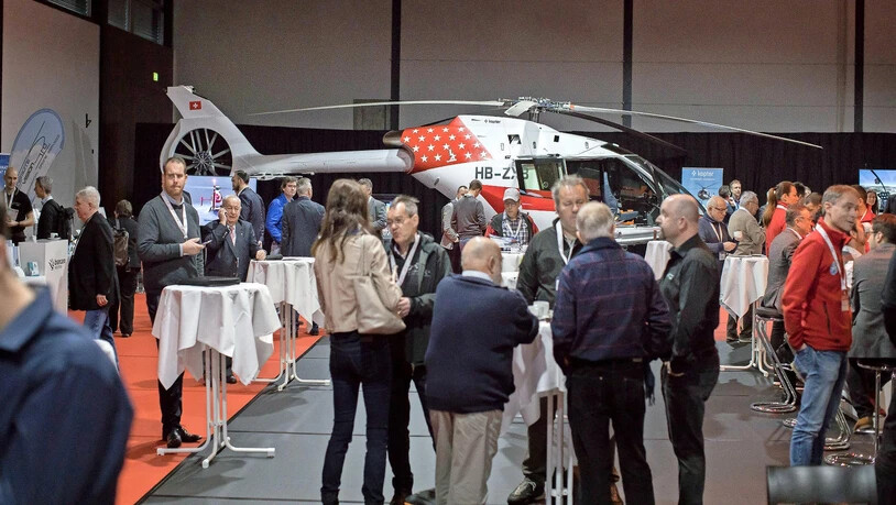 Star am Helitag: Der Prototyp des Molliser Helibauers Kopter ist eigens für die Tagung in die Lintharena transportiert worden.