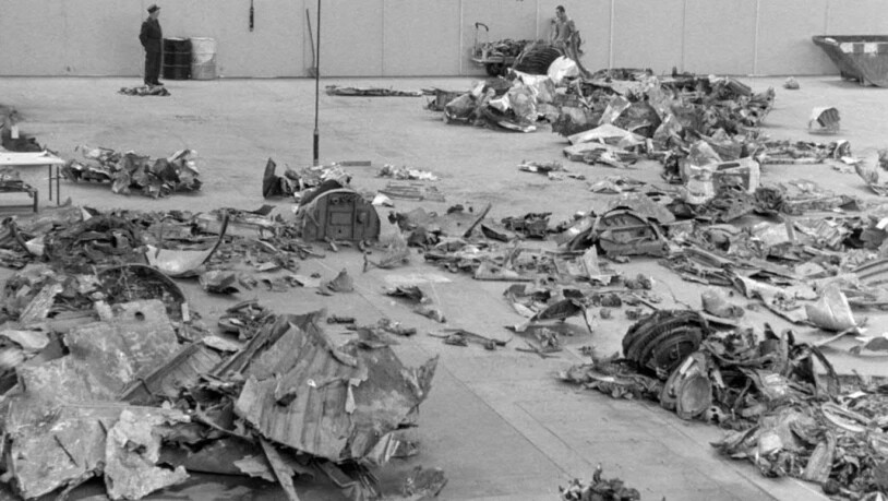 Die Trümmerteile der abgestürzten Swissair-Maschine wurden in einer Halle in Kloten untersucht. (Archivbild)