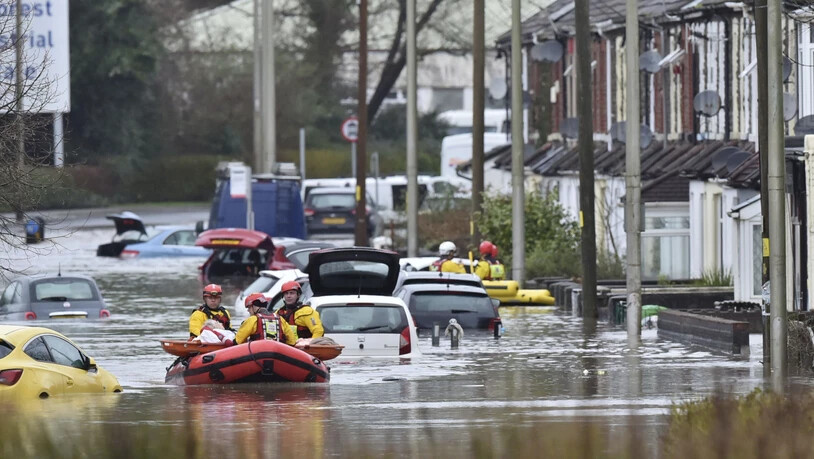 Überschwemmte Strasse am Sonntag in Nantgarw, Wales.