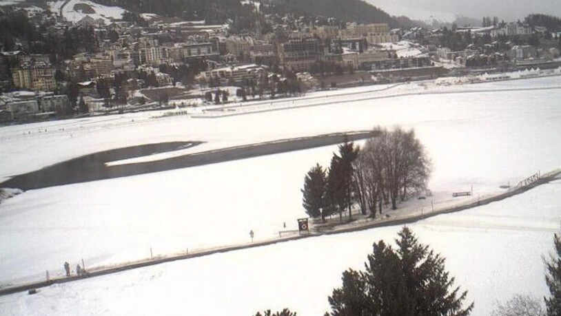 In St.Moritz gab es ebenfalls Neuschnee. Der St. Moritzersee war voller Schnee.