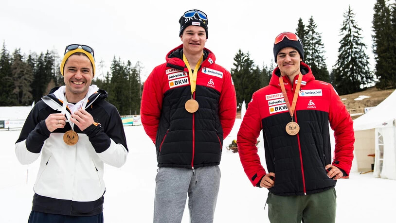 Niklas Hartweg siegt vor Ilja Tschernousswo (links) und Roman Schaad (rechts)