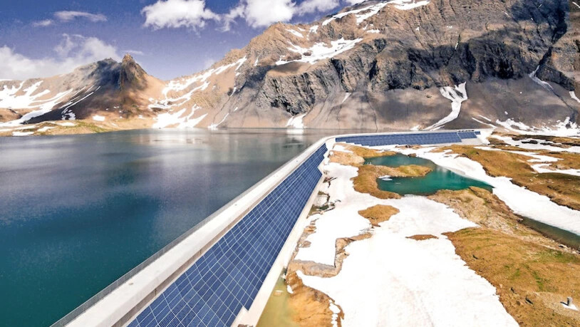 Zweimal nachhaltig: An der Muttsee-Staumauer will die Axpo als Betreiberin des Wasserkraftwerks Solarmodule bauen. Damit könnte Strom für 600 Haushalte gewonnen werden. 