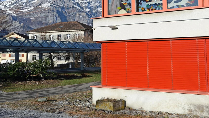 Hier gefällt es ihnen: Eltern setzen sich dafür ein, dass ihre Kinder weiterhin die Schule in Ennenda besuchen können.