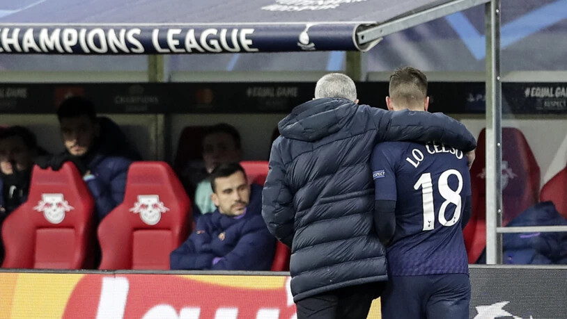 José Mourinho tröstet Giovani Lo Celso nach dessen Auswechslung