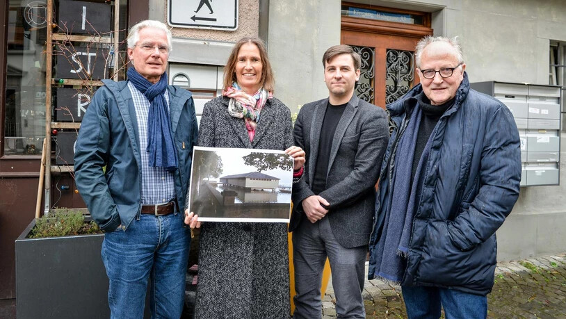 Christian Peisker, Claudia Achermann, Basil Vollenweider und Peter Röllin wehren sich gegen den Umbau der Rapperswiler Seebadi.