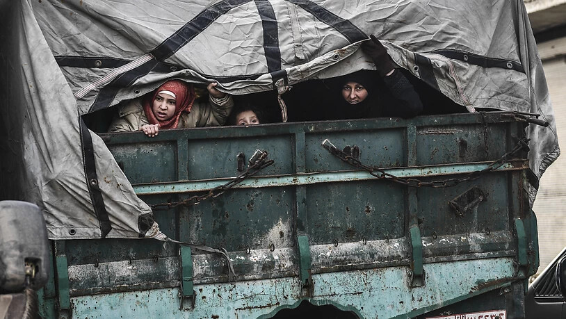 Zivilisten flüchten aus Idlib, um in der Nähe der Grenze zur Türkei einen sicheren Ort zu finden. Copyright 2020 The Associated Press. All rights reserved