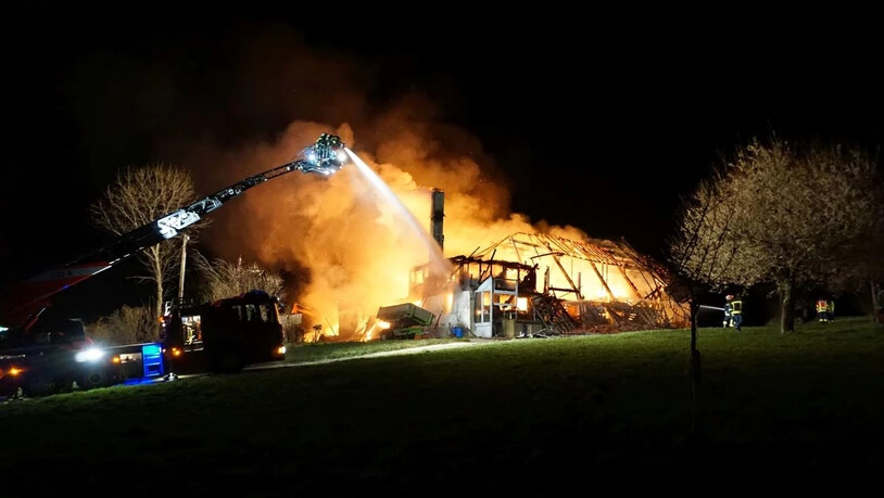 Der Bauernhof in Rechthalten stand am Dienstagabend in Flammen.