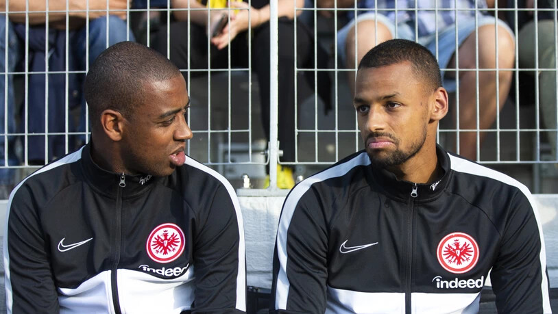 Gelson Fernandes (rechts) und Djibril Sow, beides Schweizer Internationale, befinden sich wegen eines Corona-Falls bei Eintracht Frankfurt in häuslicher Quarantäne